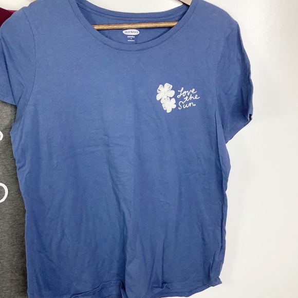 Bundle of Graphic Tees - Picture 6 of 8